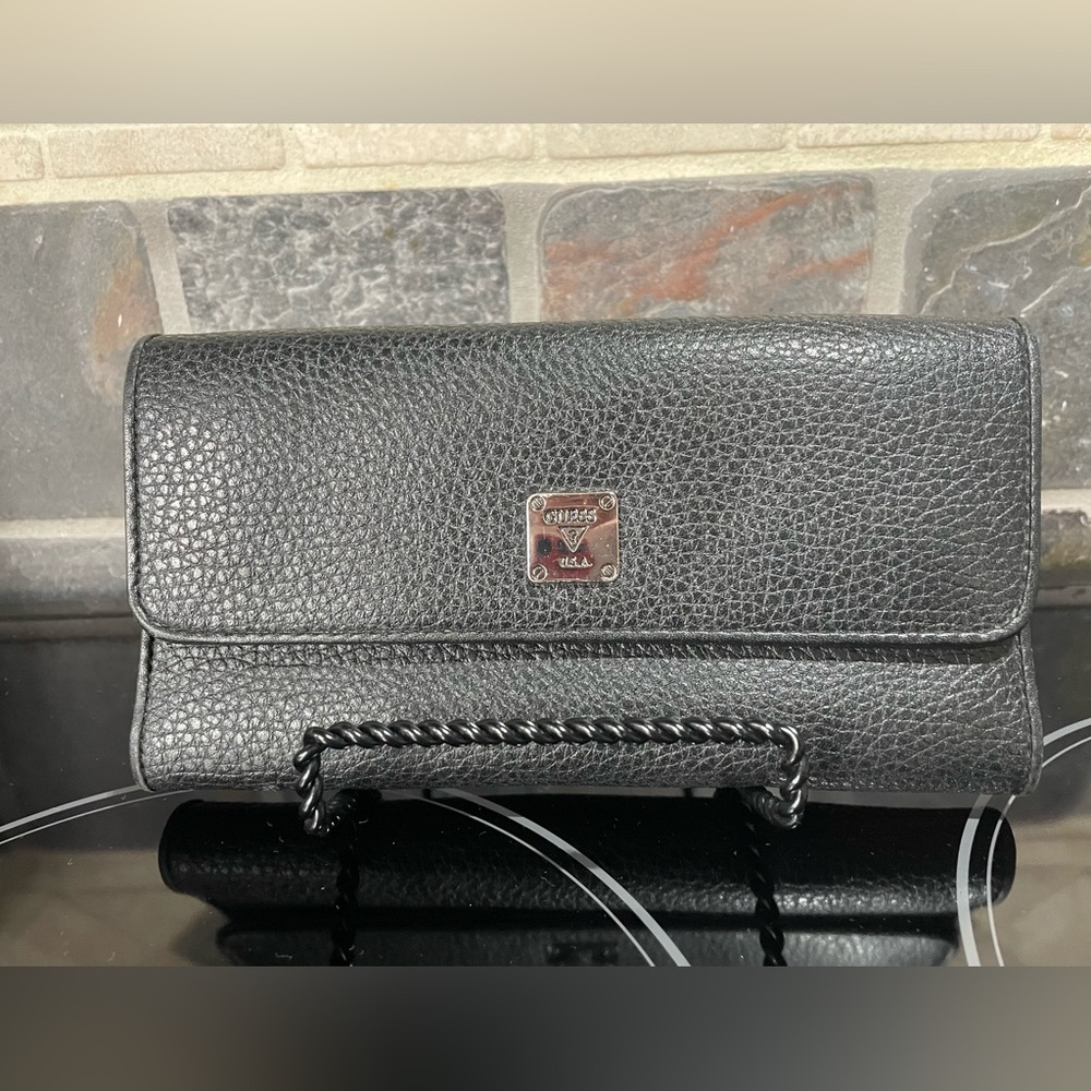 Vintage Guess Black Pebbled Leather Wallet snap front excellent condition